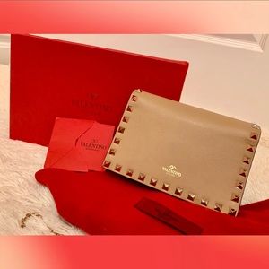 Valentino Garavani Rockstud Trim Shoulder Bag